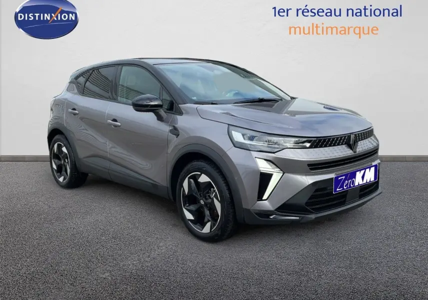 Vue 3/4 avant du Renault Captur 2025 gris cassiopée métal avec toit noir et jantes noires bicolores.