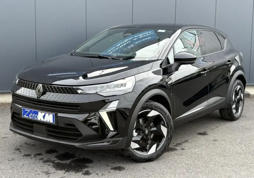 Renault Captur ECO-G 100 Techno noir étoile, vue 3/4 avant droit avec jantes aluminium 18 pouces Black Hole.