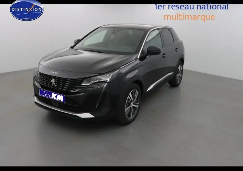 Peugeot 3008 noir métal vue 3/4 avant droit dans un studio, avec calandre et phares LED distinctifs.