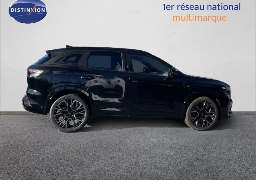 Profil droit du Renault Austral E-Tech Full Hybrid noir étoile métal, avec jantes noires et détails sportifs visibles.