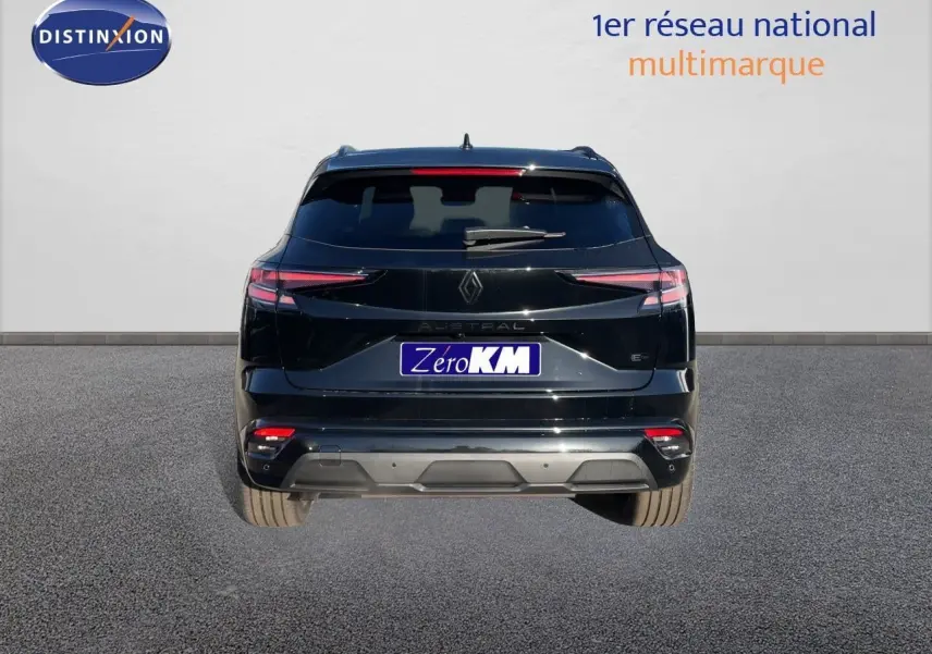 Vue arrière du Renault Austral E-Tech Full Hybrid noir étoile métal, avec feux LED et logo central bien visibles.