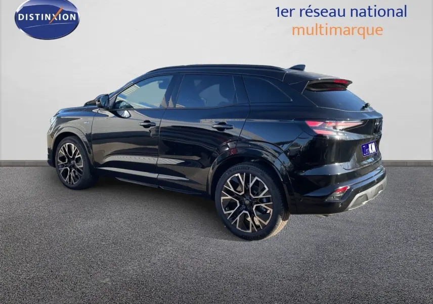 Renault Austral E-Tech hybride noir étoile métal, vue 3/4 arrière droit, jantes alliage distinctives, silhouette élégante.