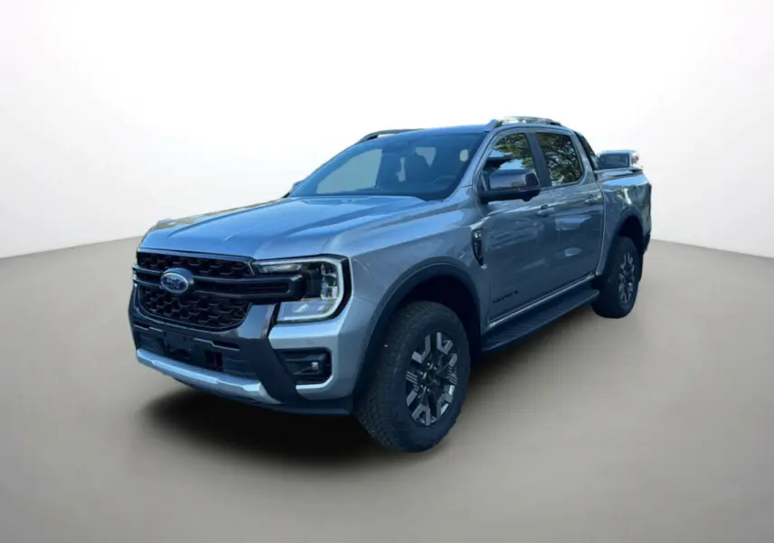 Ford Ranger PHEV gris iconic en vue 3/4 avant droit, avec jantes alu 18 pouces et barres de toit visibles.