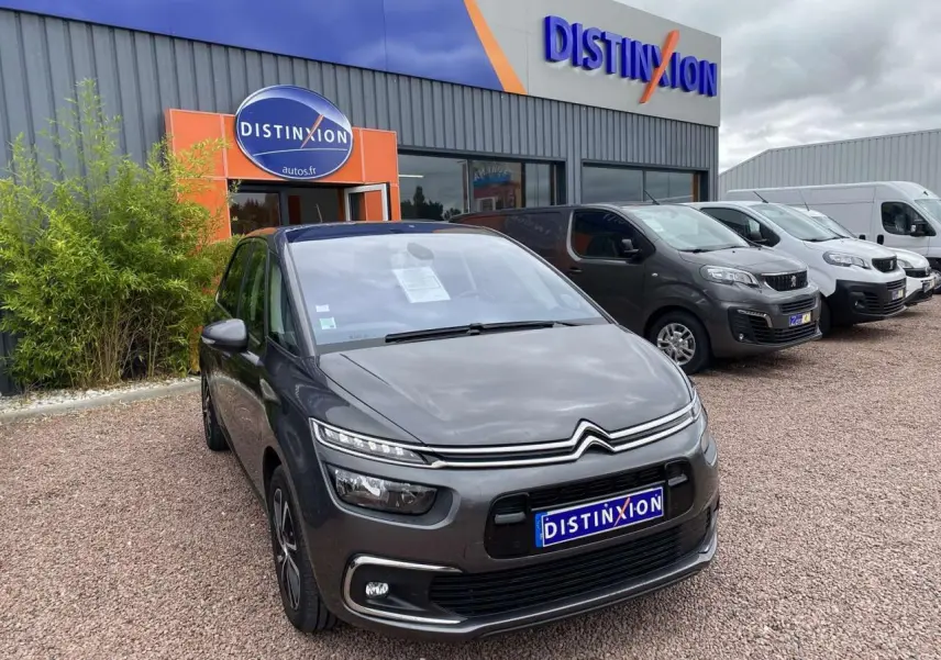 Citroën C4 Spacetourer 2019 en gris foncé, vue 3/4 avant avec calandre distinctive et phares LED.