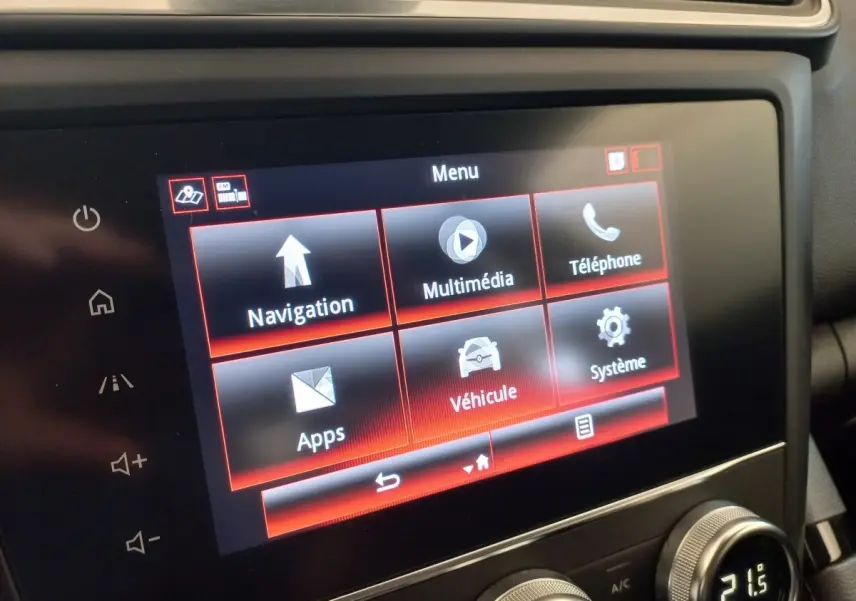 Écran tactile central du tableau de bord du Renault Kadjar Business gris foncé, affichant le menu principal.