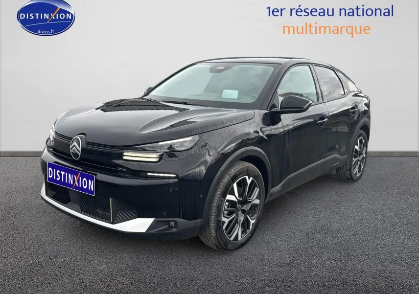 Citroën C4 noire vue 3/4 avant droit, avec phares LED et jantes alliage distinctives.