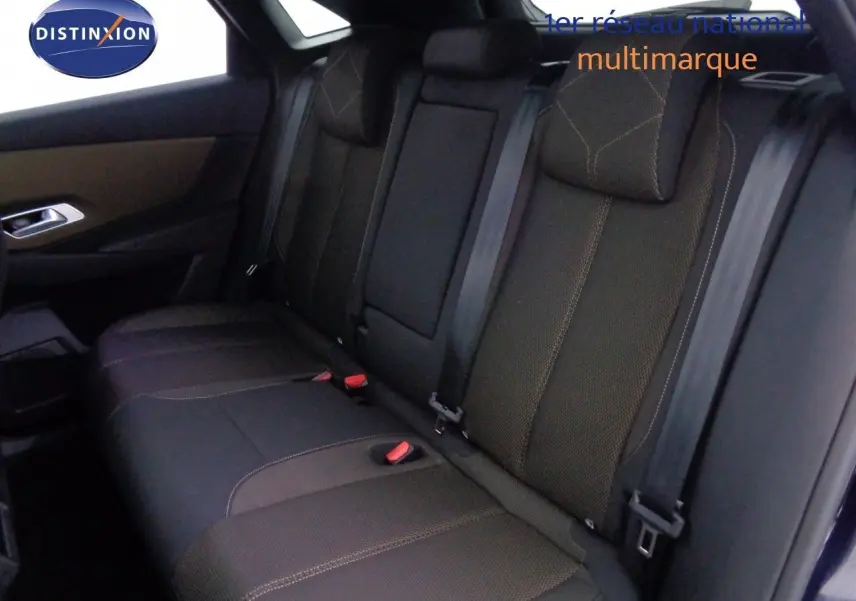 Vue latérale droite des sièges arrière en tissu marron et noir du DS7 Crossback E-TENSE 225CH BUSINESS 2021.