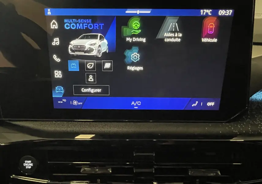 Écran tactile intérieur de la Renault Clio VI TCe 115ch Techno affichant les réglages de conduite en mode Confort.