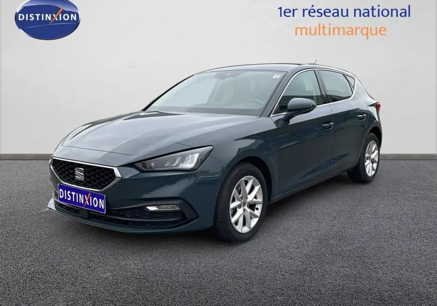 SEAT Leon 2.0 TDI 115CH Style XL gris magnétique vue 3/4 avant droit avec jantes alliage et calandre noire.