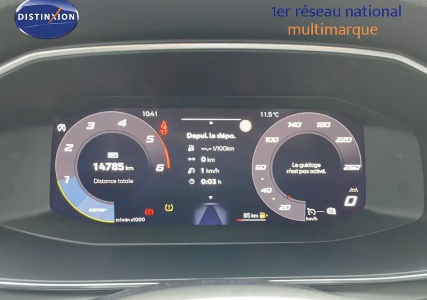 Tableau de bord numérique du SEAT LEON 2.0 TDI 115CH STYLE XL affichant compte-tours, vitesse et informations de conduite.