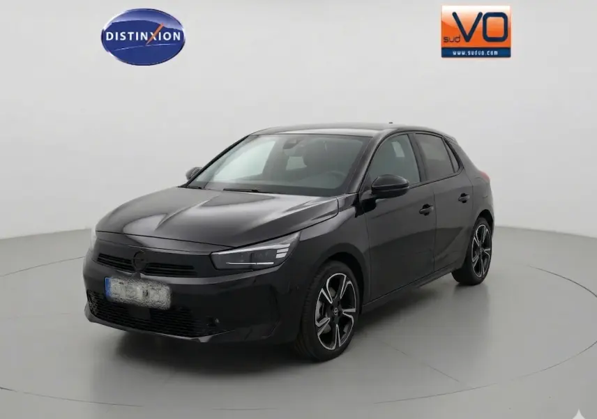 Opel Corsa 2025 noire vue en 3/4 avant droit, avec jantes alliage distinctives et calandre épurée.