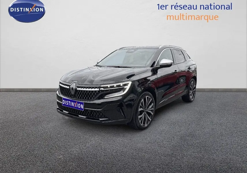 Renault Austral noir étoile métal en 3/4 avant droit, avec calandre distinctive et jantes alliage modernes.