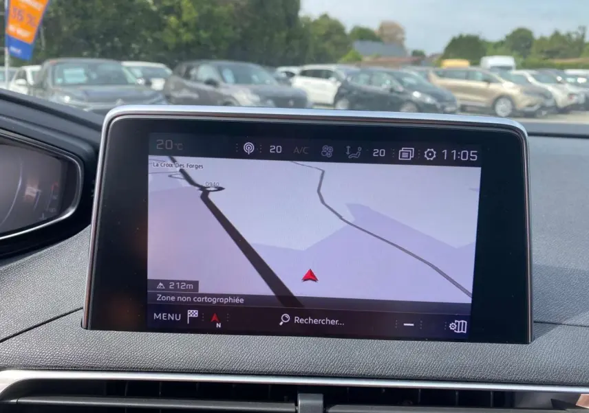 Écran de navigation 3D connecté du Peugeot 3008 GT Line 2018, affichant une carte avec zone non cartographiée.