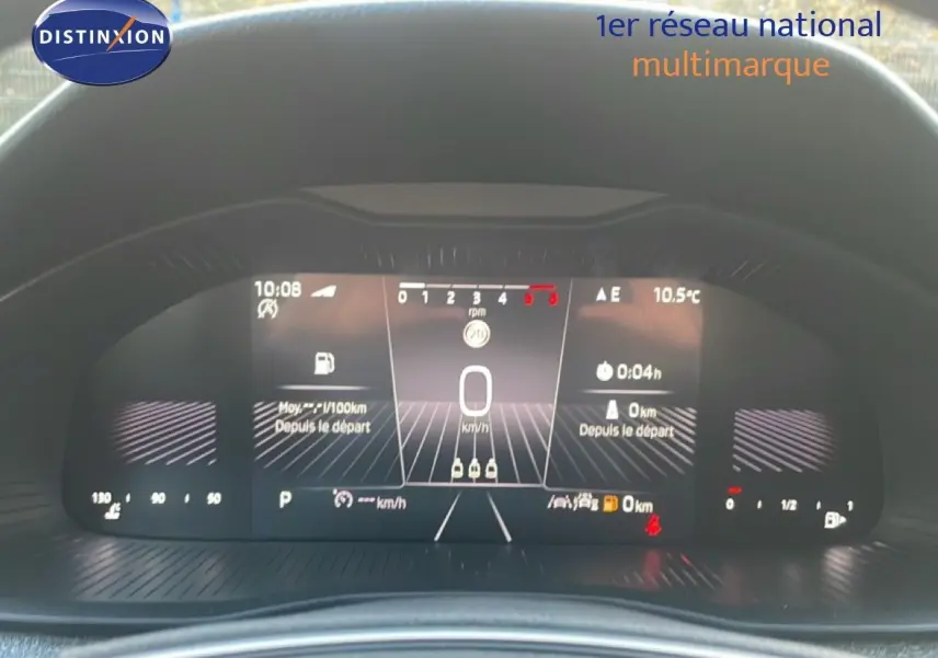 Tableau de bord numérique du Skoda Kamiq 2025 affichant vitesse, température et informations de trajet.