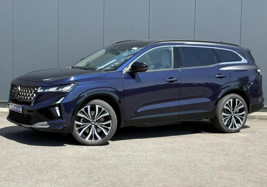 Renault Espace 2025 bleu nocturne en vue profil droit, avec jantes alliage 20 pouces et toit panoramique noir.