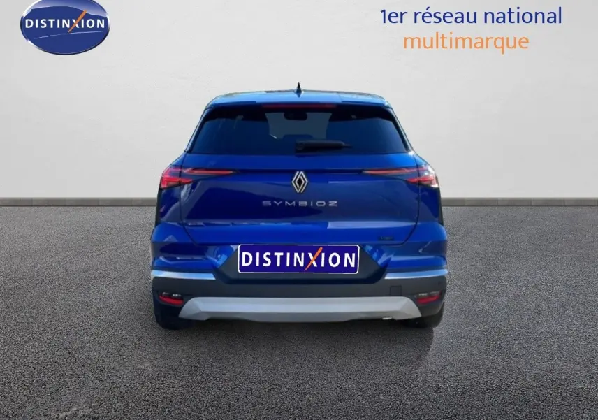 Vue arrière du Renault Symbioz bleu Iron Metal 2025 avec feux LED fins et logo centré sur le hayon.