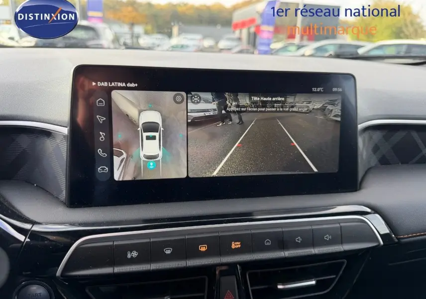 Écran central montrant la caméra 360° et de recul dans l’habitacle du MG3 1.5 Hybrid Cosmic Silver 2024.