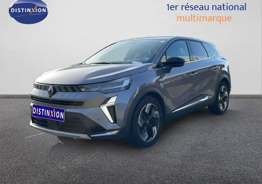Renault Symbioz gris cassiopée métal en 3/4 avant droit, SUV hybride avec calandre distinctive et jantes bicolores.