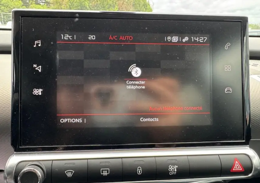 Écran tactile central du tableau de bord du Citroën C4 Cactus 2020 affichant la connexion Bluetooth sans téléphone connecté.