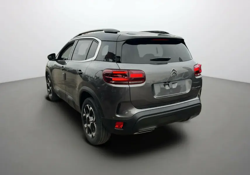 Citroën C5 Aircross Hybrid 145 E-DSC6 Max gris platinium avec toit noir, vue 3/4 arrière côté gauche.