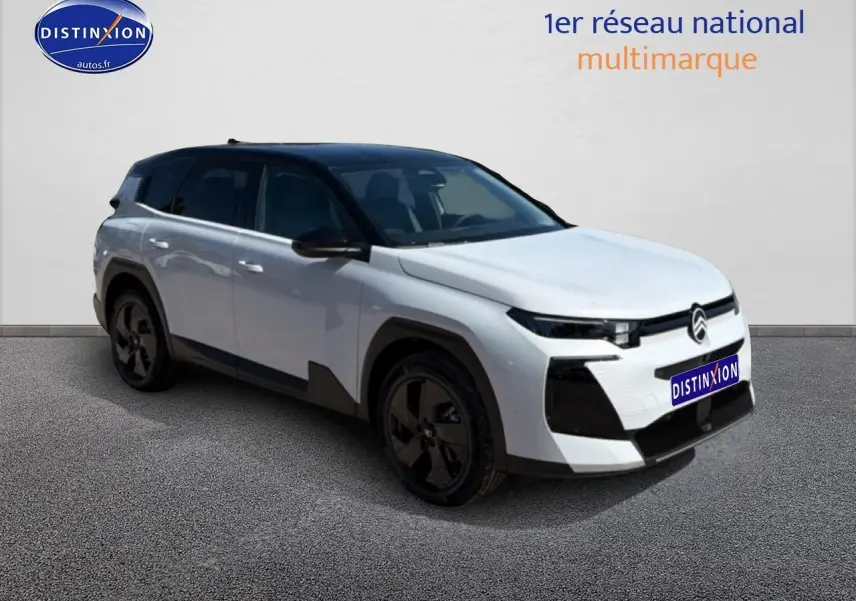 Citroën C5 Aircross hybride blanc et noir en 3/4 avant, avec toit noir et jantes alliage sombres.