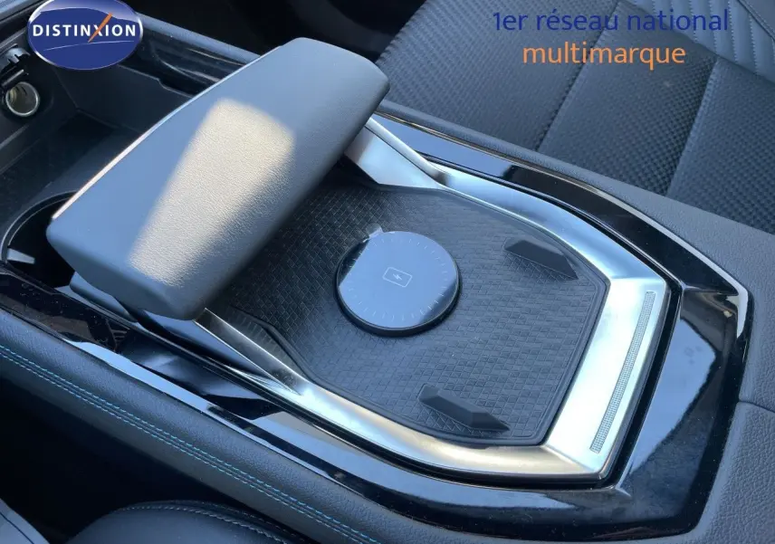 Gros plan sur la console centrale noire avec accoudoir et molette de commande du Renault Austral E-Tech Full Hybrid 2026.