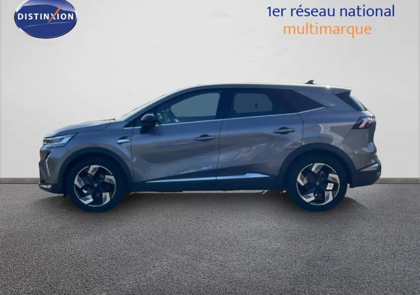 Vue de profil côté gauche d’un Renault Symbioz gris cassiopée métallisé avec jantes design bicolores.