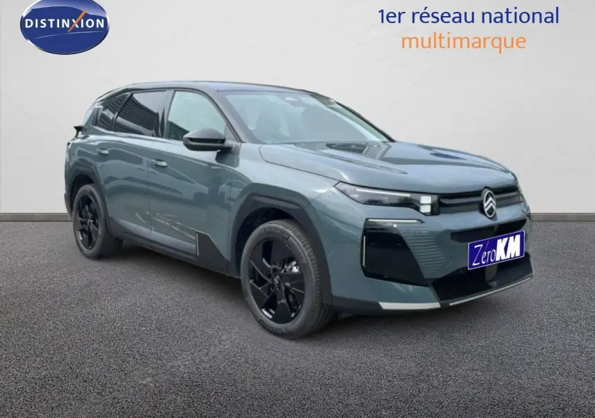 Citroën C5 Aircross 2026 vert Astoria métal en 3/4 avant droit avec jantes noires et calandre distinctive.