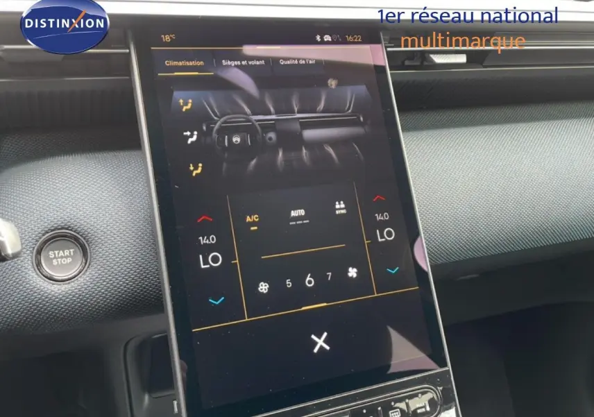Écran tactile central de la Citroën C5 Aircross 1.2 Hybrid 145ch, affichant les réglages de climatisation, intérieur gris noir.