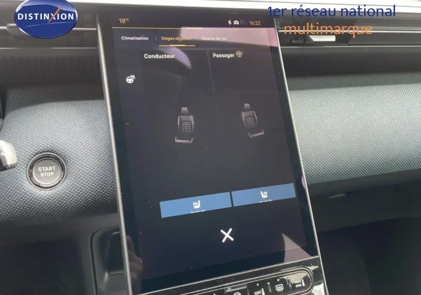 Vue rapprochée de l’écran tactile central du Citroën C5 Aircross 2026, affichant les réglages des sièges chauffants.