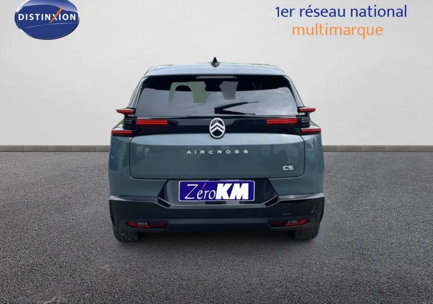Vue arrière d'un Citroën C5 Aircross 2026 vert Astoria Metal avec feux LED horizontaux et logo centré.