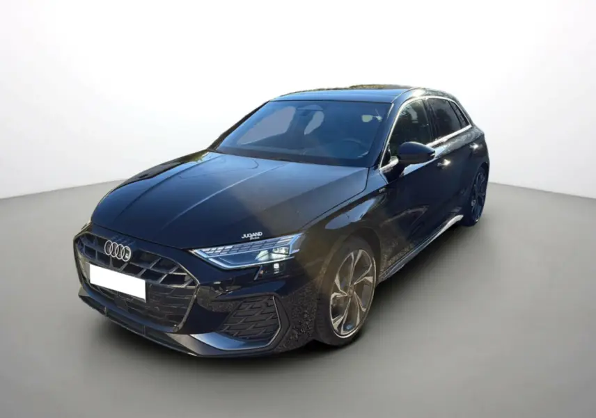 Audi A3 TFSI 150 Hybrid S-Line noir mythic vue 3/4 avant droit avec jantes alu 18 pouces et phares LED distinctifs