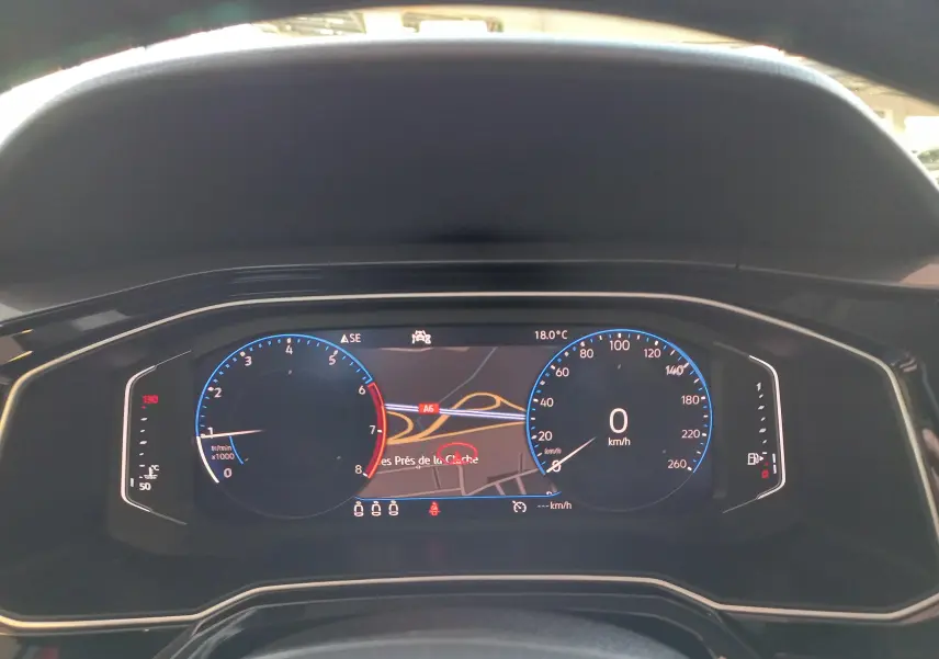 Tableau de bord numérique Active Info Display de la Volkswagen Polo 2019, affichage de la navigation et compte-tours.
