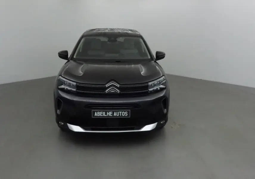 Vue frontale d'un Citroën C5 Aircross noir 2024 avec calandre distinctive et plaque Abeilhe Autos visible.