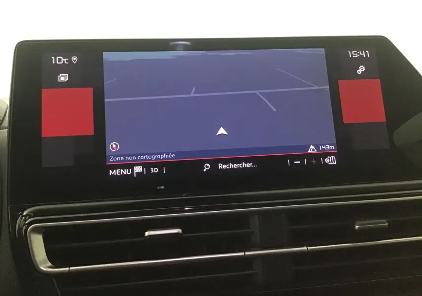 Écran tactile central du tableau de bord du Citroën C5 Aircross gris, affichant la navigation avec zone non cartographiée.