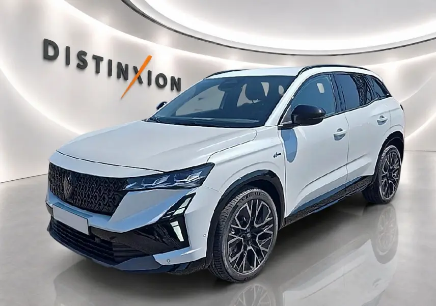Renault Austral blanc nacré en 3/4 avant droit, avec jantes noires et toit contrasté noir brillant.