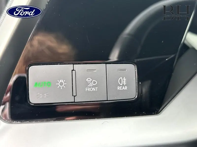 Panneau de commande des feux en plastique noir brillant avec réglages auto, antibrouillard avant et arrière sur Audi A3 Sportback noir Mythic.