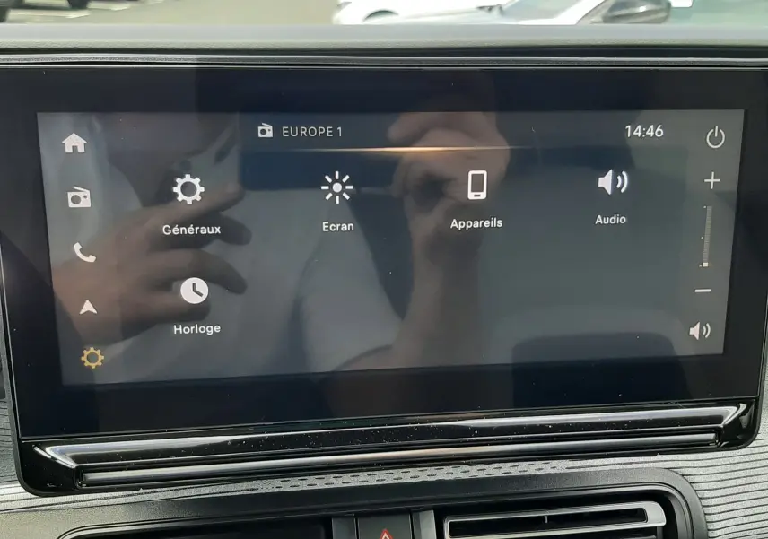 Écran tactile central de la Citroën C3 Aircross 2026 affichant les réglages généraux, audio et appareils connectés.