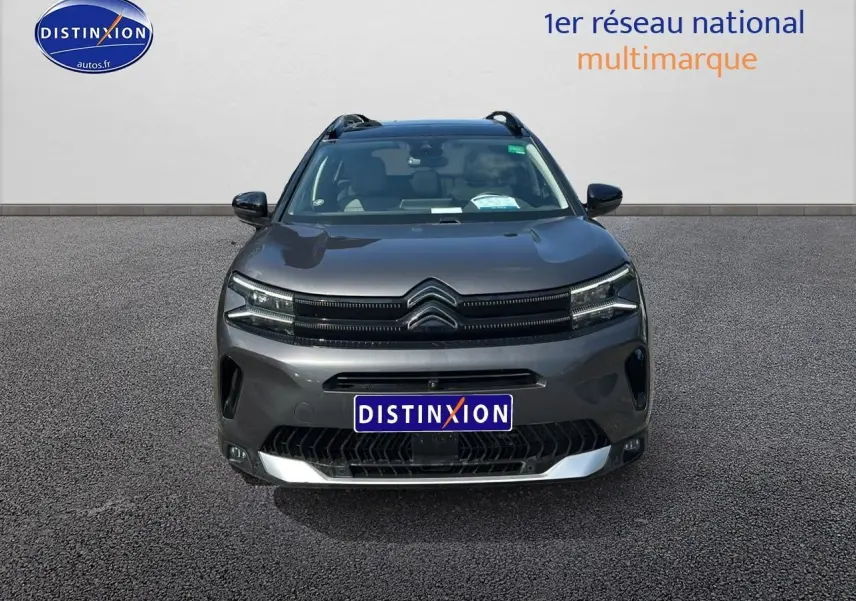 Citroën C5 Aircross gris platinium vue de face avec calandre distinctive et barres de toit visibles