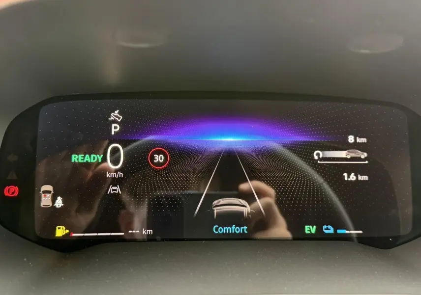 Tableau de bord numérique du Renault Captur 2026 affichant la vitesse à 0 km/h et mode de conduite Comfort.
