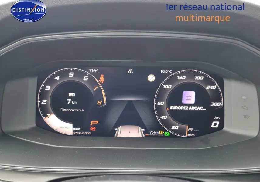 Tableau de bord numérique du CUPRA Formentor 1.5 etsi hybrid 2025 affichant la vitesse et le compte-tours.