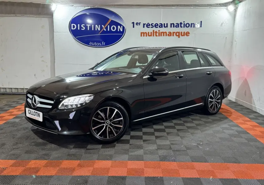 Mercedes Classe C Break C 200 d Business Line noir vue 3/4 avant droit dans un garage avec sol noir et orange.
