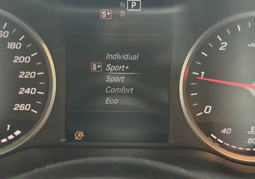 Affichage digital du tableau de bord du Mercedes Classe C Break C 200 d 2019 montrant les modes de conduite dont Sport+ sélectionné.