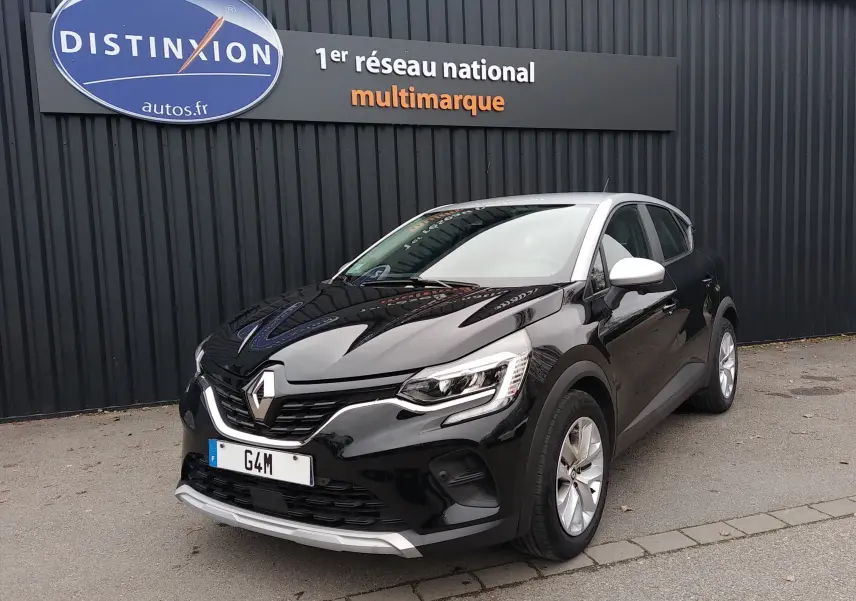 Renault Captur noir 2021 en 3/4 avant droit, avec calandre chromée et jantes alliage visibles.