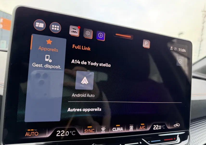 Écran tactile HD 12,9 pouces du système d'info-divertissement du CUPRA Formentor 2025 affichant Android Auto.