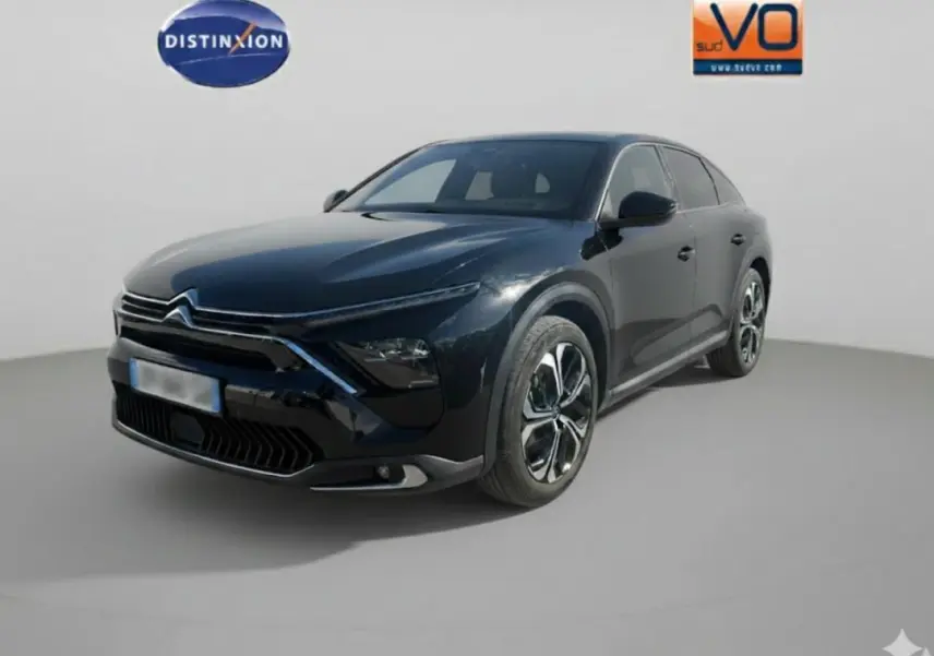 Citroën C5 X noir vue 3/4 avant droit, jantes alliage 19 pouces et calandre distinctive moderne.