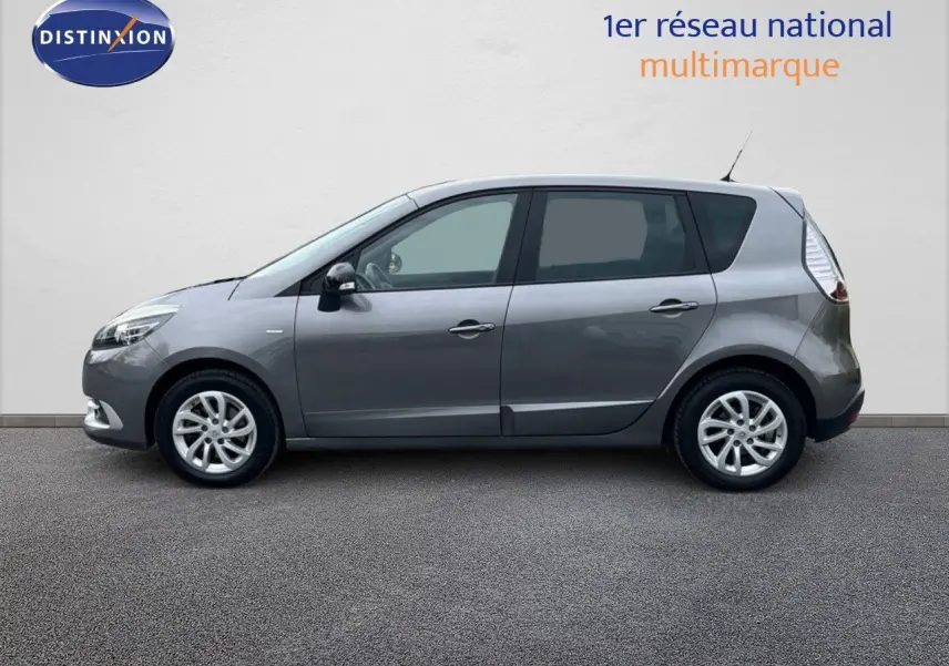Profil côté gauche d’un Renault Scénic III gris 2015, version 1.2 TCe 115ch ENERGY ZEN essence, roues alliage visibles.