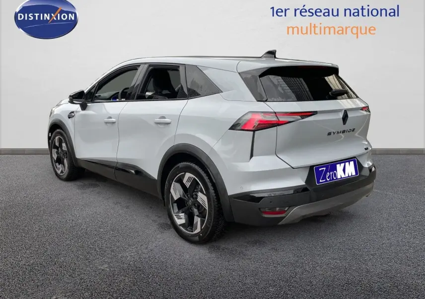 Vue 3/4 arrière droite du Renault Symbioz gris Rafale métal avec feux arrière LED et jantes stylisées.
