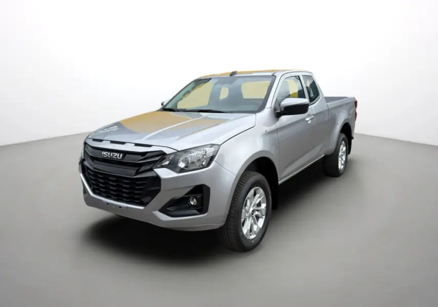 Isuzu D-MAX 2.2 TD 164 Space Evolution gris argent, vue 3/4 avant droit avec calandre noire distinctive.