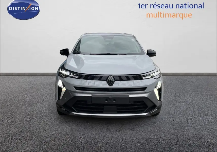 Vue frontale d'une Renault Symbioz gris rafale métal avec éclairage LED et calandre moderne sur fond neutre.